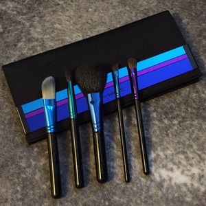 Mac cosmetics makeup brush holiday set brand new!